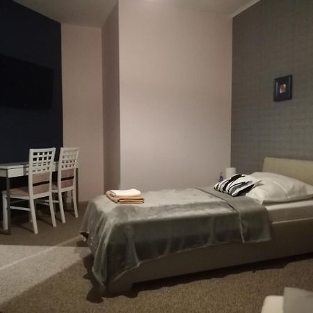 Pokoje Goscinne 30Stka Leczna Exterior foto