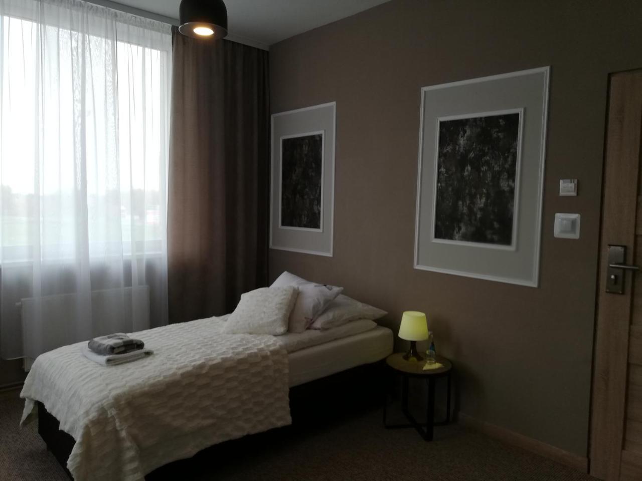 Pokoje Goscinne 30Stka Leczna Exterior foto